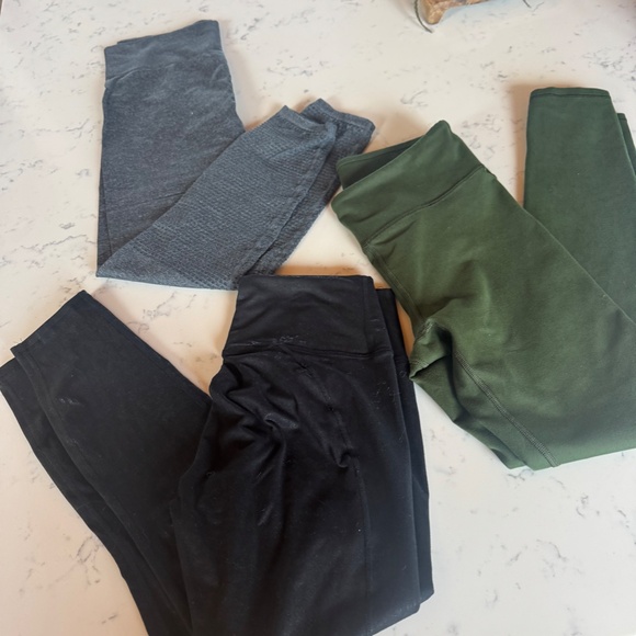 FABLETICS WOMEN ACTIVE LEGGINGS SIZE SMALL BUNDLE OF 3 POWER HOLD & POCKETS - Picture 3 of 5